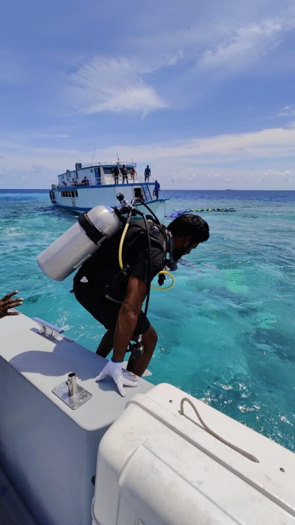 ފަރަށް އެރި ”ރޯޝަނީ“ ބޯޓް ފުންކޮށްފި