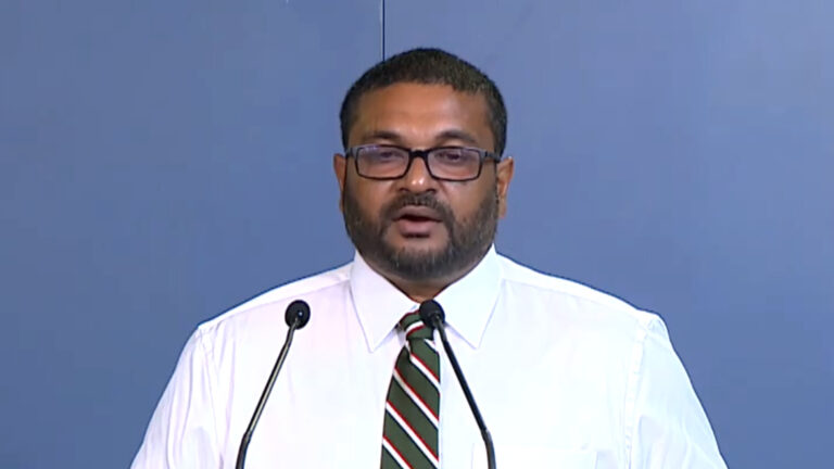 ”އަސްކަރީ އުޅަނދުތައް އޮޕަރޭޓް ކުރަން ދެން ތިބޭނި އެ އުޅަނދުތައް އުފެއްދި ކުންފުނީގެ މުވައްޒަފުން“