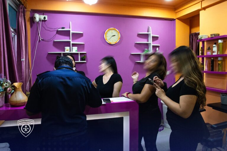 ސެލޫންތަކެއް އިންސްޕެކްޓްކޮށް 7 ބިދޭސީއަކު ހައްޔަރުކޮށްފި