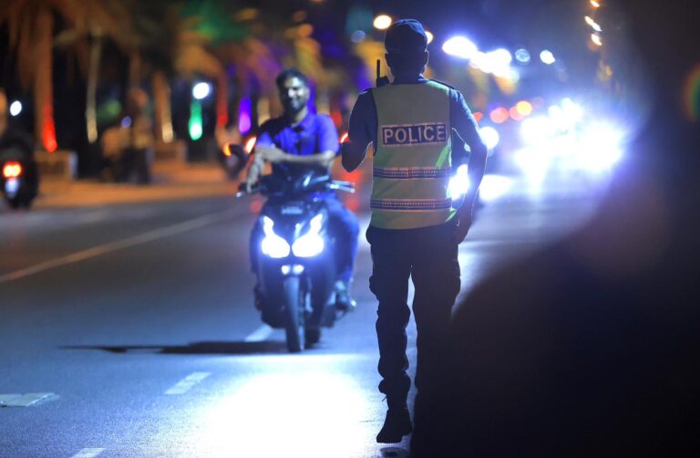 އެހެން ޒޯންތަކަށް ރަޖިސްޓްރީކުރުމަށްފަހު، މާލޭގައި ދުއްވަމުން އަންނަ އުޅަނދުތަކުގައި ސްޓިކާ ޖަހަނީ