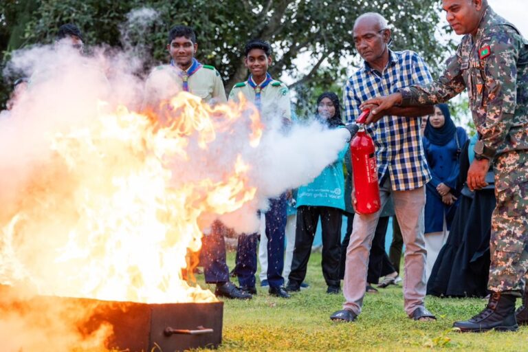 ކާރިސީ ހިރާސް ކުޑަކުރުމަށް ފާހަގަ ކުރާ ދުވަހާ ގުޅިގެން ފެނަކައިން ޚާއްޞަ ޙަރަކާތެއް