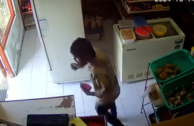 ހިތަދޫ ފިހާރައަކަށް ވަދެ ފޭރުނު މީހާގެ ބަންދަށް 30 ދުވަސް ޖަހައިފި