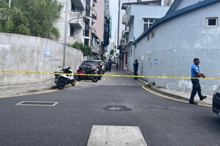 ޒަހަމްތަކަކާއެކު ސެނަހިޔާ ކައިރިން މީހަކު ފެނިއްޖެ