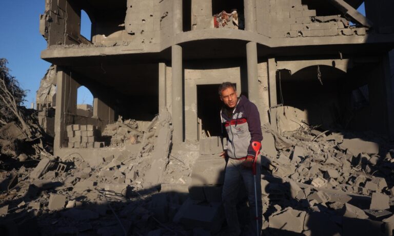 އިޒްރޭލުން ޣައްޒާގެ މީހުން މަރަމުން، ހަނގުރާމަ ހުއްޓާލުމުގެ މަޝްވަރާއަށް އިސްވެރިން ފޮނުވައިފި