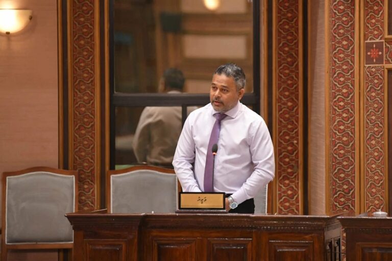 މި އަހަރު 36 ވަދު ކަނދުފަތި އެކި ސަރަހައްދު ތަކުގައި އަޅާނެ: މިނިސްޓަރު ޝިޔާމް