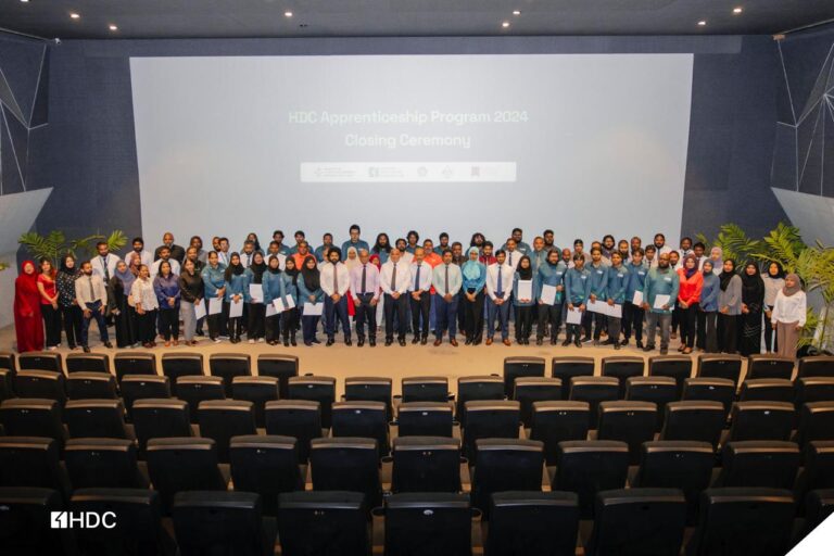 އެޗްޑީސީ އެޕްރެންޓިސްޝިޕް ޕްރޮގްރާމްގެ ބައިވެރިންނަށް ސަނަދު ހަވާލުކޮށްފި