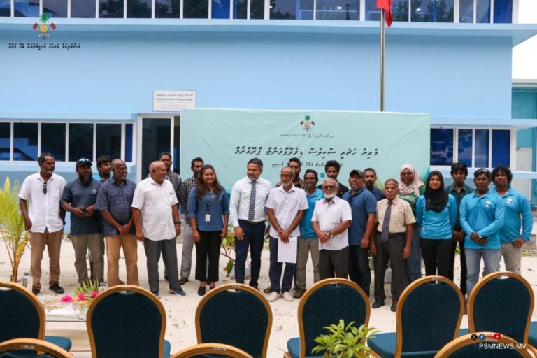 ފަރުމަސް އާލާކުރުމުގެ ހުނަރު އުނގަންނައިދޭ ޕްރޮގްރާމްްގައި ބައިވެރިވާން ހުޅުވާލައިފި