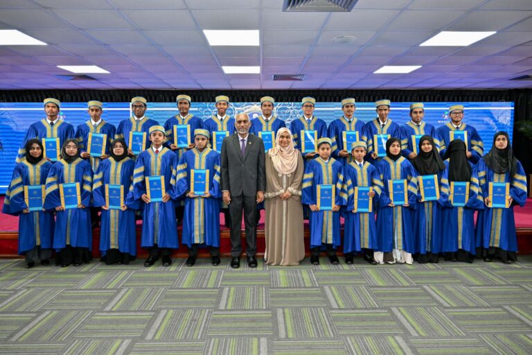 ދަސްވެނިވި ހާފިޡުންނަށް ނައިބު ރައީސް މަރުޙަބާ ދަންނަވައިފި