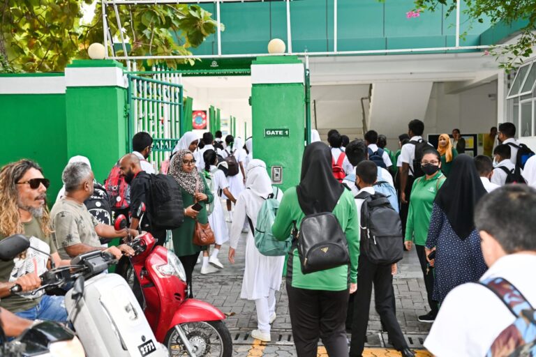 ކިޔެވުން ފެށޭއިރު ހުރިހާ ސްކޫލަކަށް ވެސް މުދައްރިސުން ހަމަވާނެ: އެޑިޔުކޭޝަން