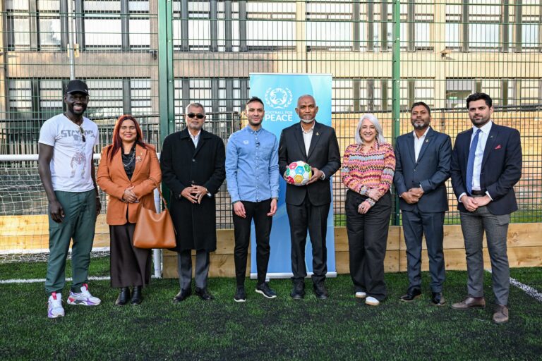 ފުޓްބޯލް ފޮރ ޕީސްގެ އިސްވެރިންނާ ރައީސް ބައްދަލުކުރައްވައިފި