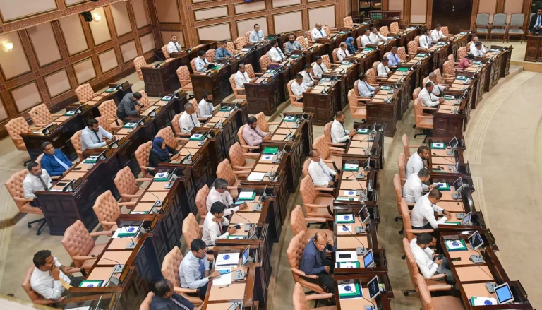 މިއަދުވެސް މަޖިލިސް ޖަލްސާއެއް ނެތް!