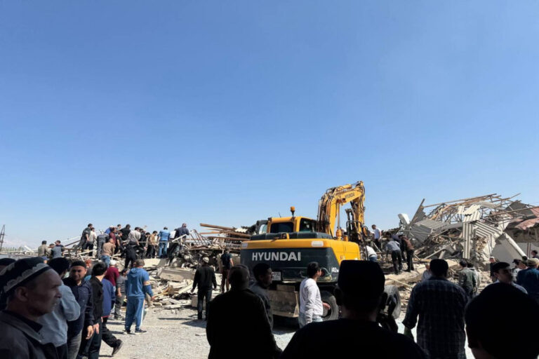 އުޒްބެކިސްތާނުގެ މިސްކިތެއްގައި ގުވުމެއް ގޮވައި، ތިން މީހަކު މަރުވެއްޖެ،