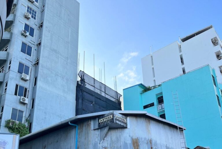 އިމާރާތަކުން އަންހެނަކު ވެއްޓުން: ޕާޓީކުރި އެންމެންގެ ޕާސްޕޯޓު ހިފަހައްޓައިފި