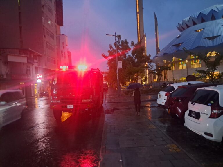 ބޯކޮށް ވާރޭވެހި މާލޭގެ މަގުތަކުގައި ފެންބޮޑުވެއްޖެ