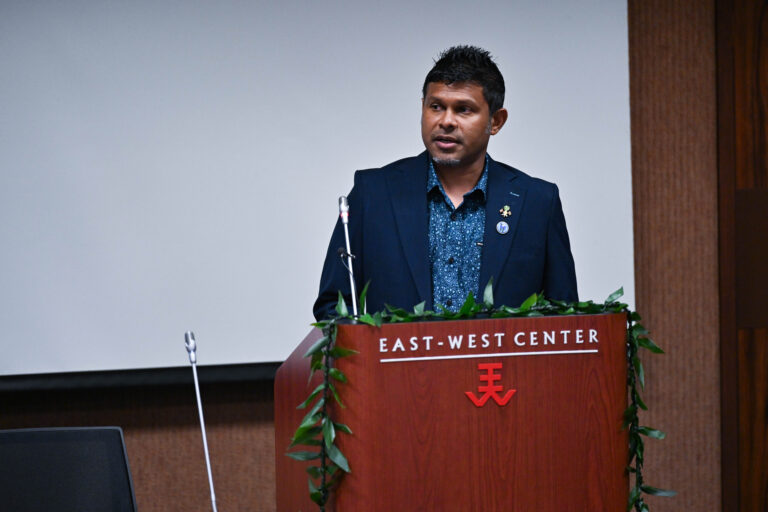 މޫސުމީ ބަދަލުތަކާ ދެކޮޅަށް އީޖާދީ ފިޔަވަޅު އެޅުމަށް މިހާރަށްވުރެ ފުޅާކޮށް ވިސްނަންޖެހޭ: ނައިބު ރައީސް