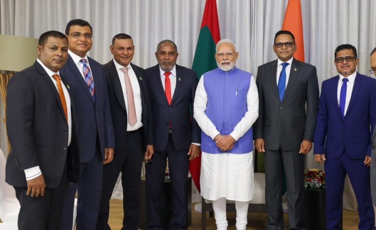 އިންޑިއާގެ ބޮޑުވަޒީރާއި ރާއްޖޭގެ ސިޔާސީ ޕާޓީތަކުގެ އިސްވެރިން ބައްދަލުކުރައްވައިފި