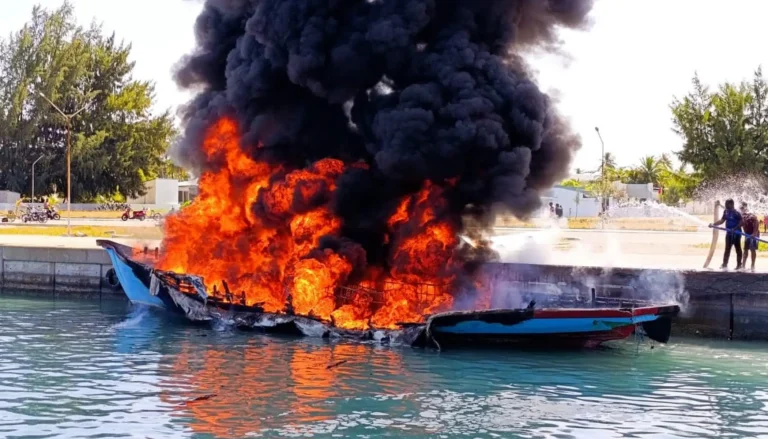 ތެޔޮ ބޯޓުގައި ރޯވި ހާދިސާ: ފިހުނު މީހާއަށް ވެންޓިލޭޓަރުގައި ފަރުވާ ދެނީ!