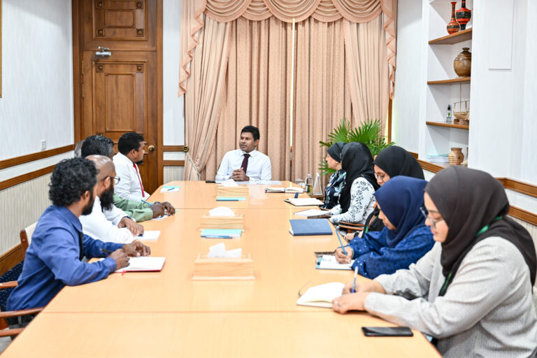 ނޮޅިވަރަންފަރުގެ ތަރައްޤީއަށް ކުރަމުންދާ މަސައްކަތްތައް ނައިބު ރައީސާއި ހިއްސާކުރައްވައިފި