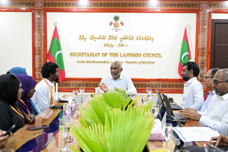 ރައީސް ލަންދޫ ކައުންސިލާއި ބައްދަލުކުރައްވައި ރައްޔިތުންނަށް އެންމެ މުހިންމު ކަންކަމާ ގުޅޭގޮތުން މަޝްވަރާކުރައްވައިފި