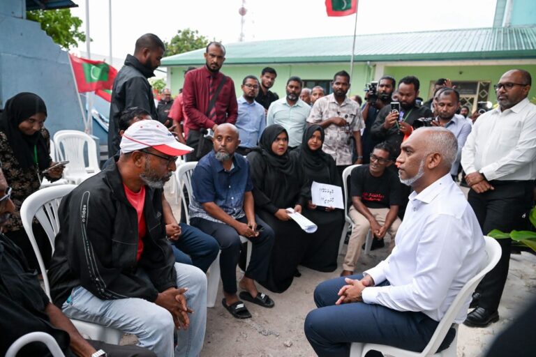 ޒަކިއްޔާގެ އާއިލާއާ ރައީސް ބައްދަލުކުރެއްވުން: ފޮޓޯ ވަގުތު