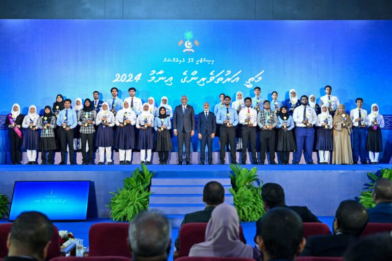 ޝަރުތު ހަމަވާ ހުރިހާ ދަރިވަރުންނަށް ސްޓޫޑެންޓް ލޯން ދޭން ރައީސް ނިންމަވައިފި