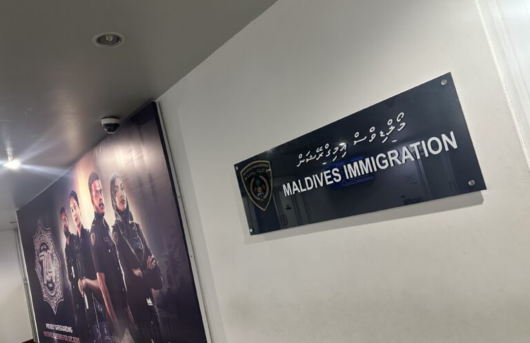 އިމިގްރޭޝަން އޮފީސް: ފޮޓޯ: ސަައުވީސް/ އައިޝަތު ޝިޒްނީ