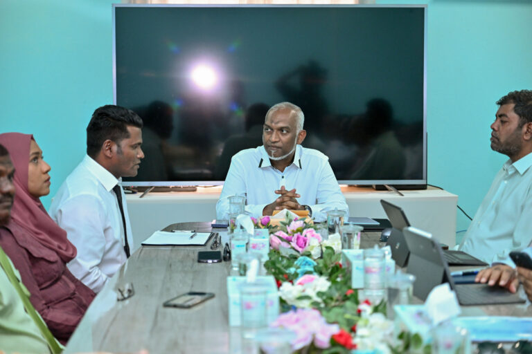 ރައީސް މުޢިއްޒު ހިތާދޫ ކައުންސިލު މެންބަރުންނާ ބައްދަލު ކުރައްވައިފި