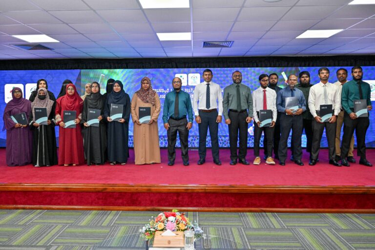 ޒަކާތު ސްކޮލާޝިޕް ލިބުނު ފަރާތްތަކަށް ލިޔުން ހަވާލުކޮށްފި