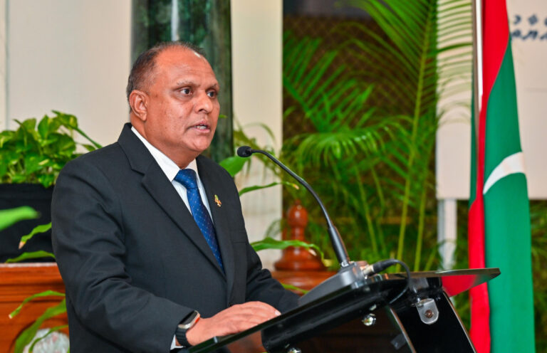 8000 އަށްވުރެ ގިނަ މައްސަލަ ނުނިމި އެބަހުރި، އިނގިލި ދިއްްކޮށްގެން ހައްލެއް ނެތް: ރިޒާ