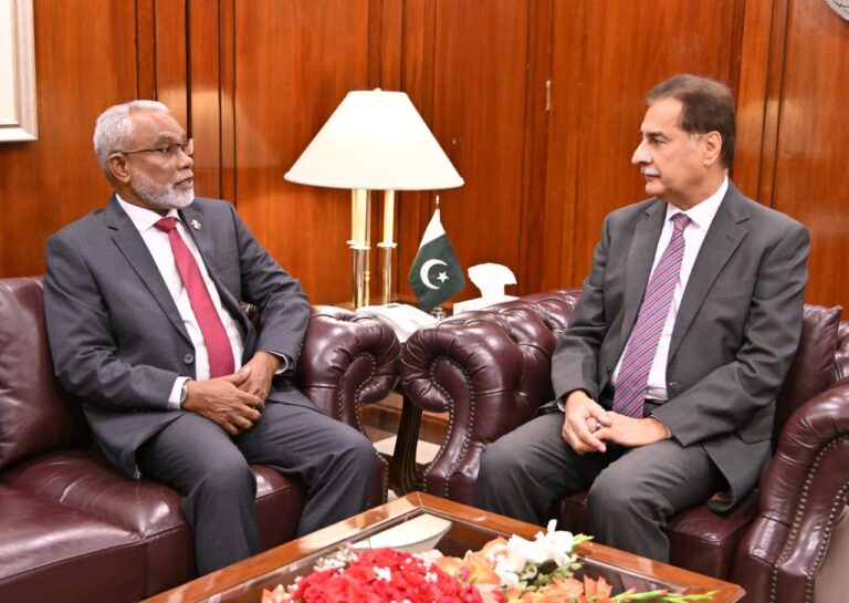 ޕާކިސްތާނުގެ ޤާނޫނު ހަދާ މަޖިލީހާއި ގުޅުން ބަދަހިކުރުމަށް މަޝްވަރާކޮށްފި