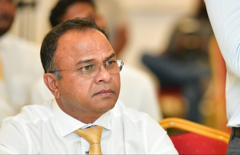 ބިޑަކާ ނުލައި ފެނަކައަށް އަޑީތެޔޮ ގަތުމަށް އަނދުން ހުސެއިންގެ ކުންފުންޏަށް 112 މިލިއަން