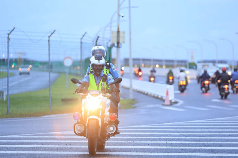 ކޮންޓްރޯލުން ނެއްޓުނު ޕިކަޕެއް އެކްސިޑެންޓްވެ، ދެމީހަކަށް އަނިޔާވެއްޖެ