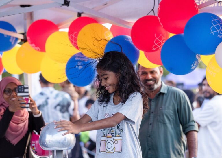 ވިލުންތެރި ފެސްޓް: ސްޓެލްކޯގެ ސްޓޯލްތަކުން ގެނެސްދިނީ ހިނިތުންވުން!