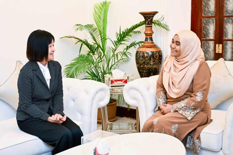 ތައުލީމީ ގުޅުން އިތުރަށް ބަދަހިކުރަން ޖަޕާނާއެކު ފަސްޓްލޭޑީ މަޝްވަރާކުރައްވައިފި