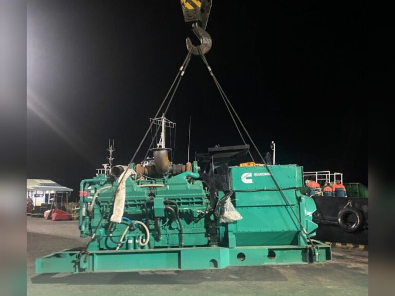 އައްޑޫއަށް ގެންދިޔަ 1.8 މެގަވޮޓްގެ ދެ ޖެނެރޭޓަރު 10 ދުވަސްތެރޭ ބޭނުންކުރަން ފެށޭނެ: ފެނަކަ