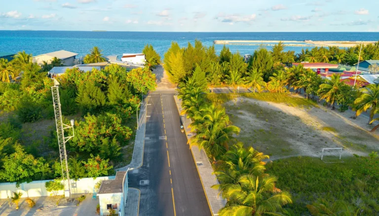 ލައިސެންސް ނެތް މީހެއް ދުއްވި ސައިކަލެއްގައި ޖެހި ކުޑަކުއްޖަކު އެކްސިޑެންޓު ވެއްޖެ