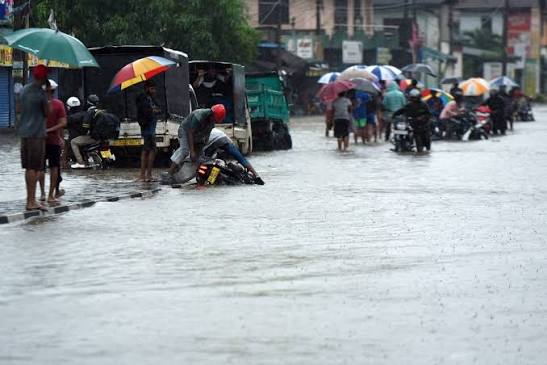 ފާއިތުވި ދެ ދުވަހު ލަންކާއަށް 300 މިލިމީޓަރުގެ ވާރޭ ވެހި، 47 މީހުން މަރުވެއްޖެ