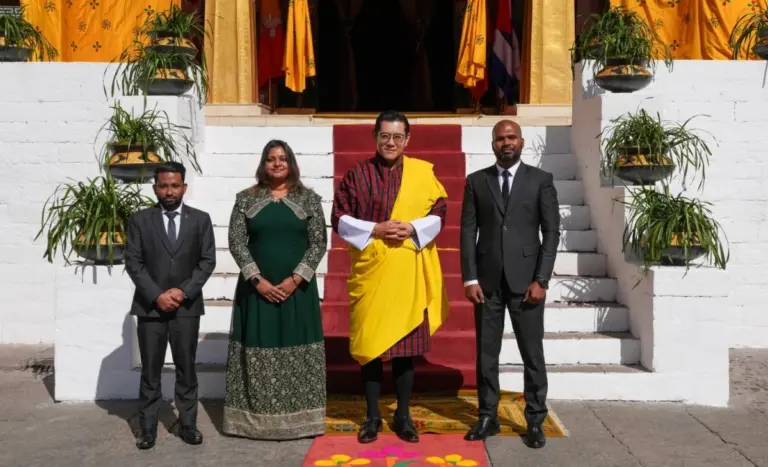 ރާއްޖެއިން ބޫޓާންއަށް ކަނޑައެޅުއްވި ސަފީރު ފަތްކޮޅު އަރުވައިފި