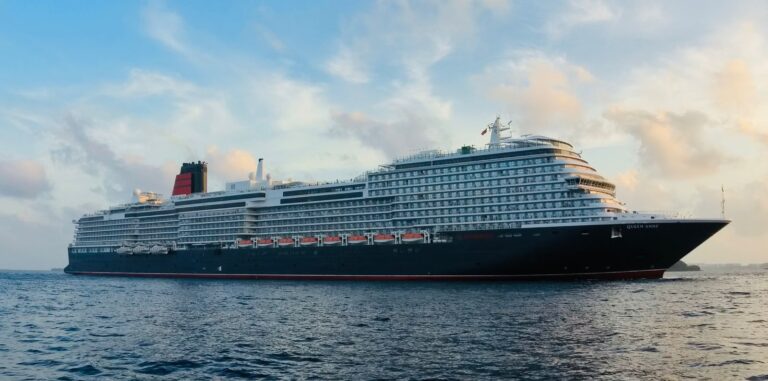 2،669 ފަތުރުވެރިންނާއެކު ކުއީން އޭން ކްރޫޒްލައިން ރާއްޖެއަށް!