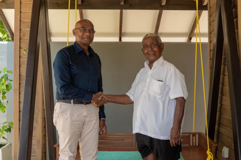 ވިޔަފާރިވެރިޔާ އުއްޗުގެ ތާއީދު މޫސާ އަލީ ޖަލީލަށް!