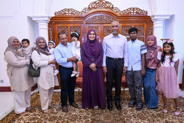 މުލިއާގެ ކައިރީގައި ދިގު ސަފުތަކެއް: އީދު ސަލާމްކުރުމަށް ރައްޔިތުންގެ ބޮޑު ތަރުހީބެއް