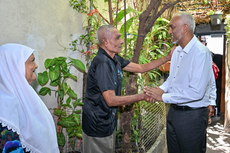 ގަލޮޅު އުތުރުގެ ރައްޔިތުންނާ ރައީސް ބައްދަލުކުރައްވައި، ކަންބޮޑުވުންތައް އޮޅުންފިލުއްވައިފި