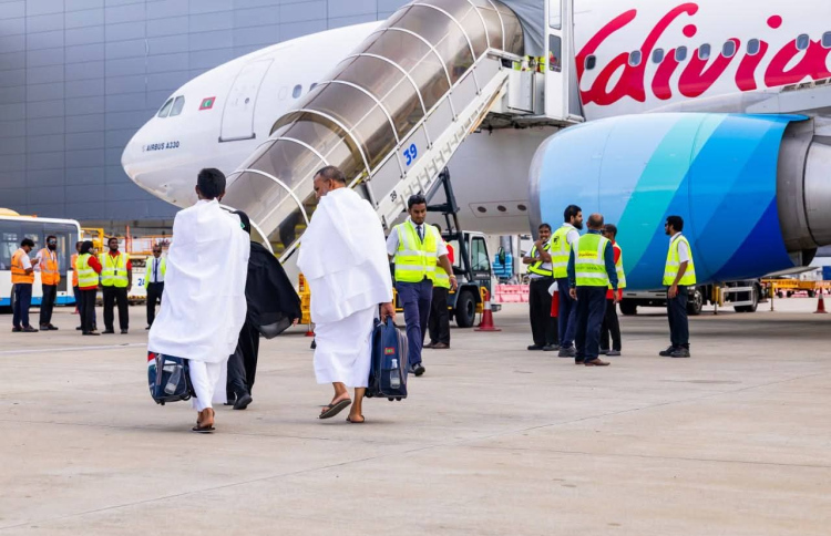 މޯލްޑިވިއަންގެ ފްލައިޓެއް ޗާޓަރު ކޮށް، ނުފުރި ތިބި 164 އުމްރާވެރިން މިރޭ ފުރުވާލަނީ