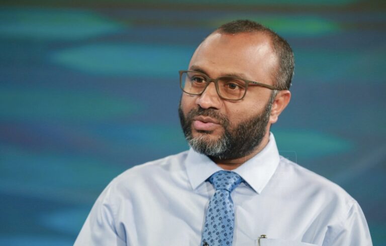 ކޮލެޖުތަކުން ތަރާވީސް ގަޑީގައި ކްލާސްތައް ބާއްވާ ކަމުގެ ޝަކުވާ އެބަ ލިބޭ: މިނިސްޓަރު ޝަހީމް