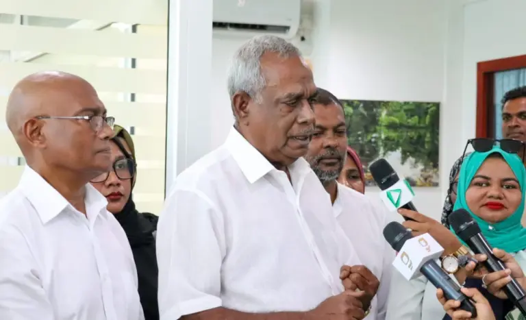 އެމްޑީޕީގައި މިހާރު ތިބީ ދަލު ބޭރުން ޖެހިގެން އުޅޭ ބައެއް: ސަރަނގު އާދަމް މަނިކު