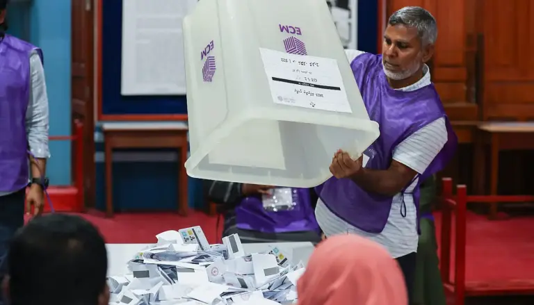 އިންތިހާބަށް 8 ލައްކައަށްވުރެ ގިނަ ވޯޓު ކަރުދާސް ޗާޕްކުރަނީ