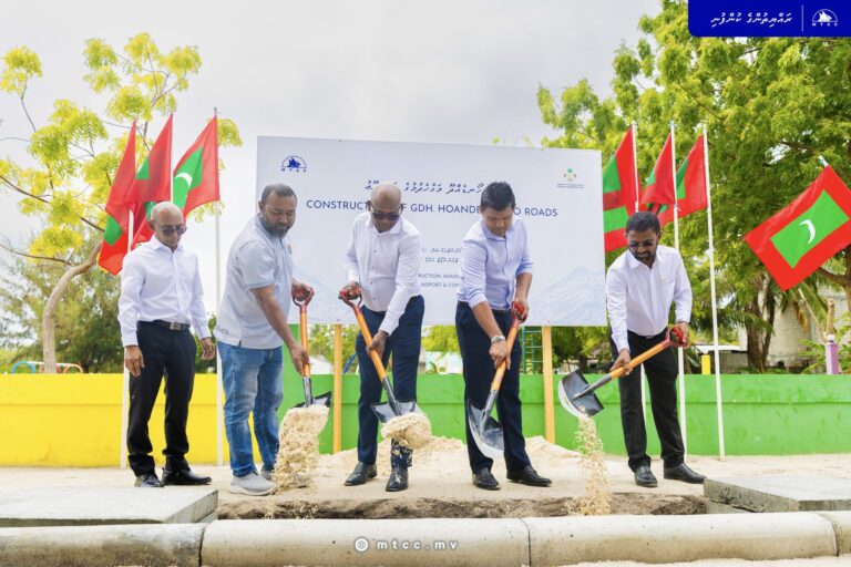 ހޯޑެއްދޫގެ މަގު ހެދުމުގެ މަޝްރޫއުގެ އަމަލީ މަސައްކަތް ފަށައިފި