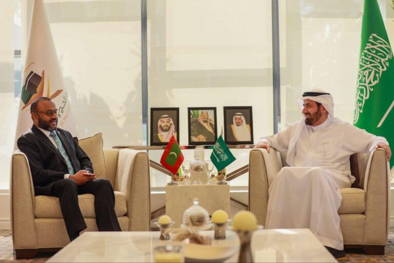 ރަސްމީ ދަތުރެއްގައި މިނިސްޓަރު ޝަހީމް ސައުދީ އަށް