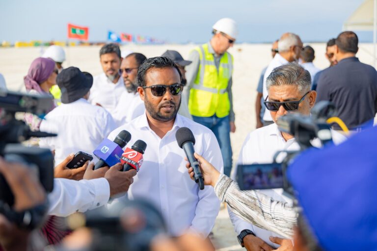 އަމާޒަކީ 3 ހަފުތާގެ ތެރޭގައި ގިރާވަރު ފަޅުން ގޯތި ހަވާލުކުރަން ފެށުން: މިނިސްޓަރު