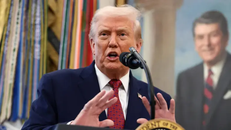 އީރާންގެ ފެން އުފައްދާ ނިޒާމަށް ހަމަލާ ދޭނެކަމަށް ބުނެ ޓްރަމްޕް އިންޒާރު ދީފި